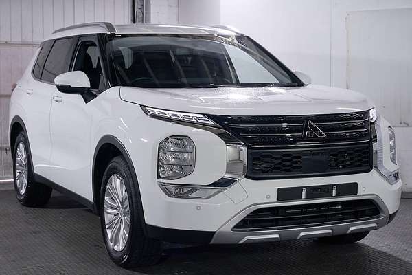 2024 Mitsubishi Outlander LS ZM