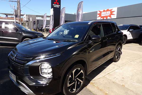 2025 Mitsubishi Outlander PHEV Exceed ZM