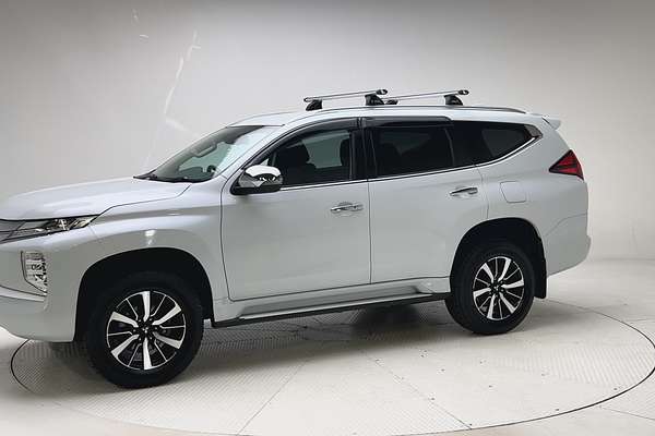 2021 Mitsubishi Pajero Sport GLS QF thumb-3