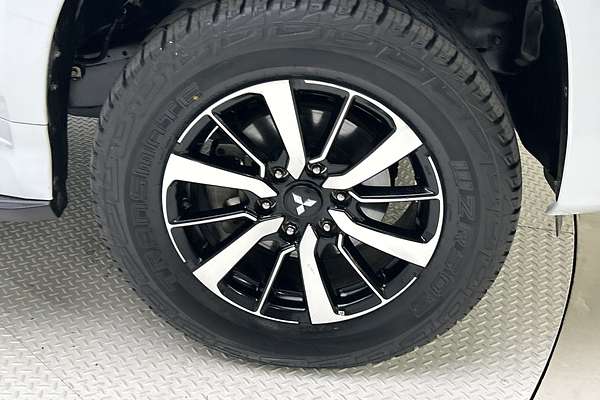2021 Mitsubishi Pajero Sport GLS QF thumb-9