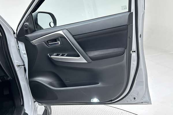 2021 Mitsubishi Pajero Sport GLS QF thumb-18