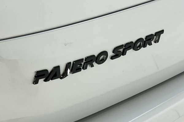 2021 Mitsubishi Pajero Sport GLS QF thumb-21