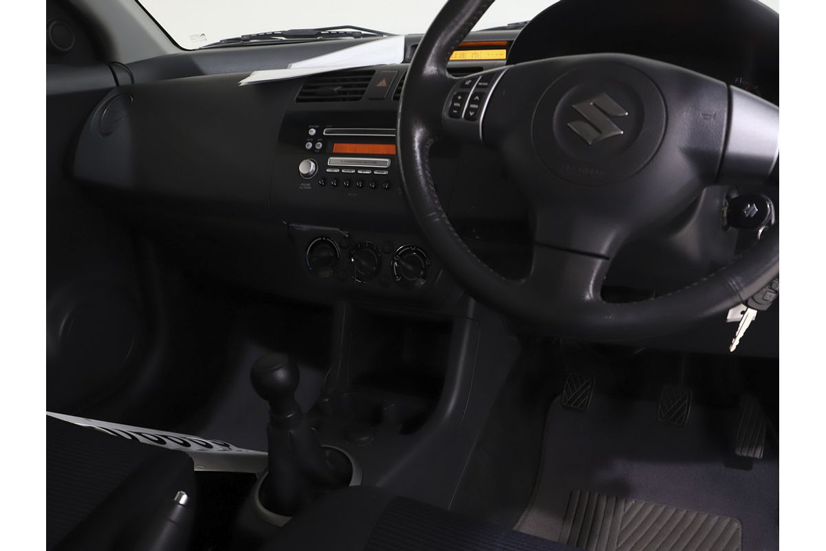 2010 SUZUKI SWIFT  5 SP MANUAL 5D HATCHBACK 4CYL