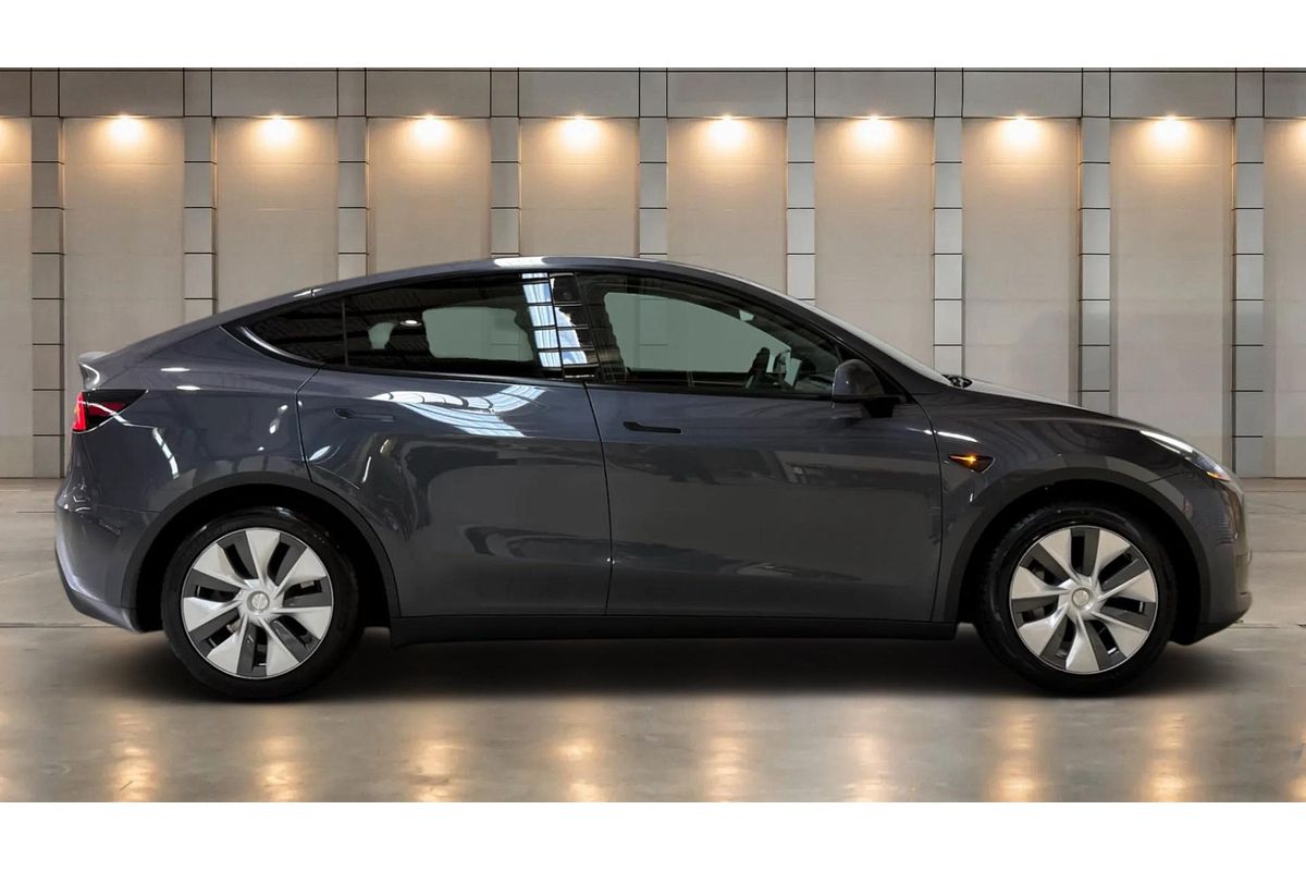 2022 Tesla Model Y Rear-Wheel Drive