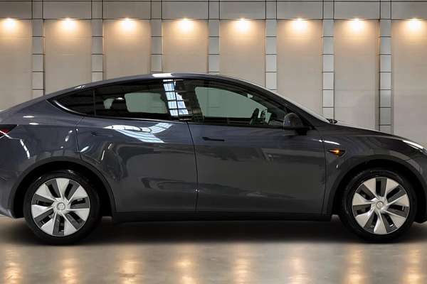 2022 Tesla Model Y Rear-Wheel Drive