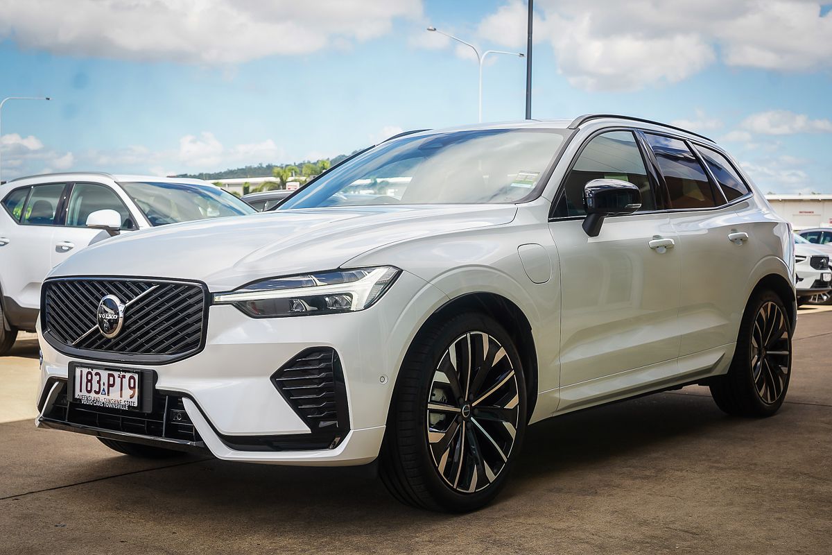 2026 Volvo XC60 Ultra T8 Plug-In Hybrid Dark