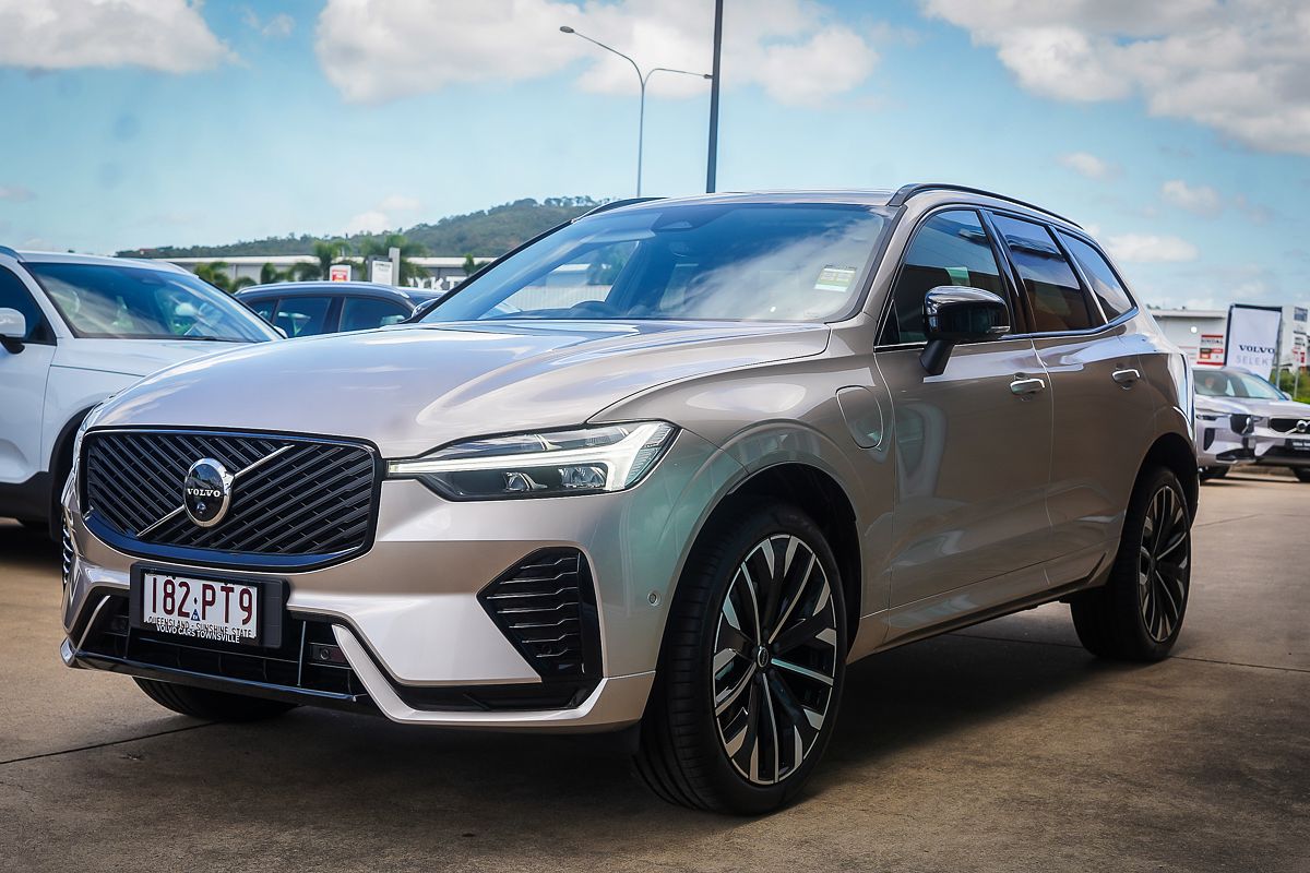 2026 Volvo XC60 Ultra T8 Plug-In Hybrid Dark
