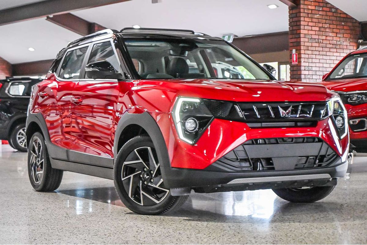 2025 Mahindra XUV3XO AX7L