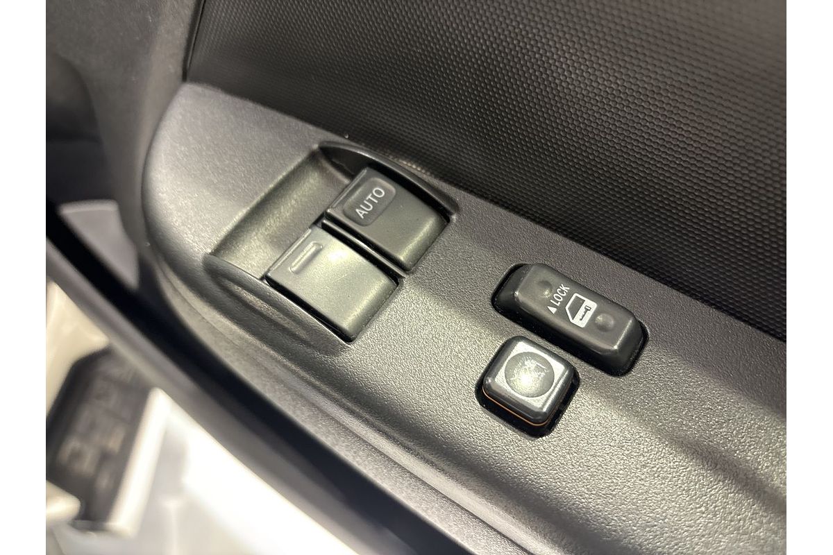 2017 Toyota Hiace TRH201R LWB