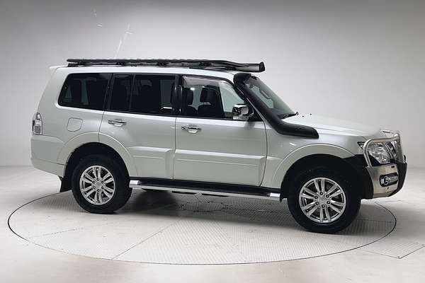 2018 Mitsubishi Pajero GLS NX thumb-1