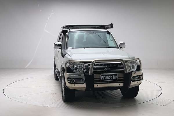 2018 Mitsubishi Pajero GLS NX thumb-2