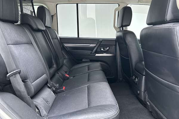 2018 Mitsubishi Pajero GLS NX thumb-11