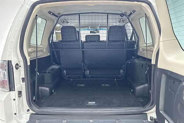 2018 Mitsubishi Pajero GLS NX thumb-20