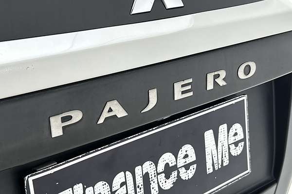 2018 Mitsubishi Pajero GLS NX thumb-21