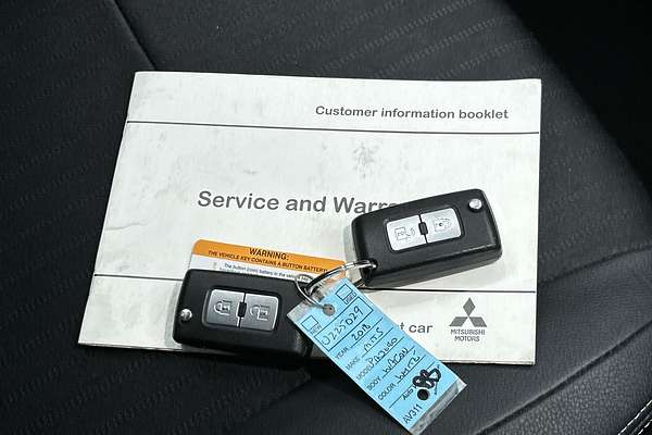 2018 Mitsubishi Pajero GLS NX thumb-22