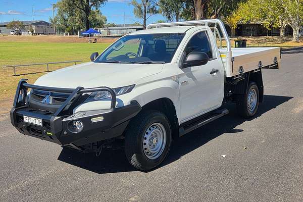 2023 Mitsubishi Triton GLX MR
