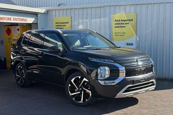 2022 Mitsubishi Outlander Exceed ZM thumb-0