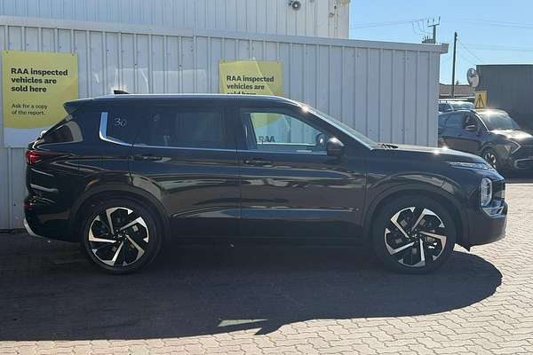 2022 Mitsubishi Outlander Exceed ZM thumb-6