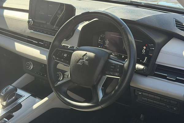 2022 Mitsubishi Outlander Exceed ZM thumb-9