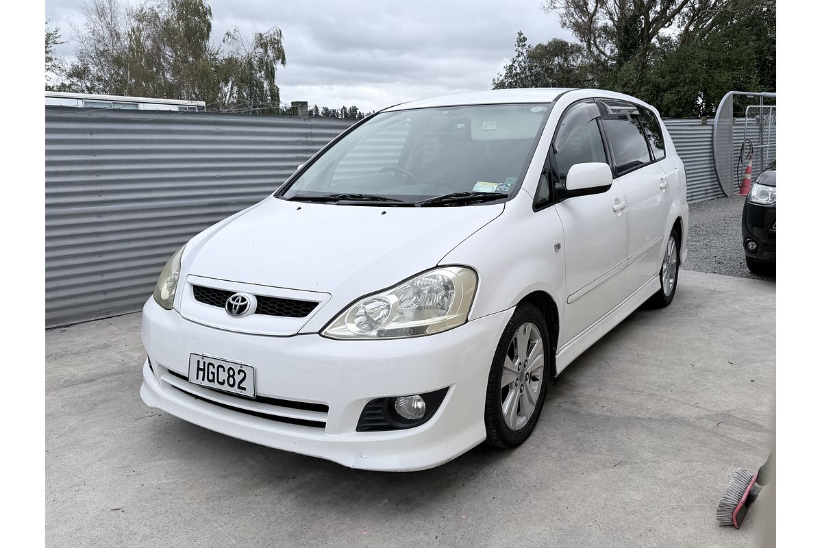 2004 Toyota IPSUM
