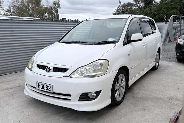 2004 Toyota IPSUM
