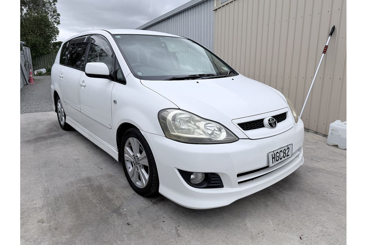 2004 Toyota IPSUM