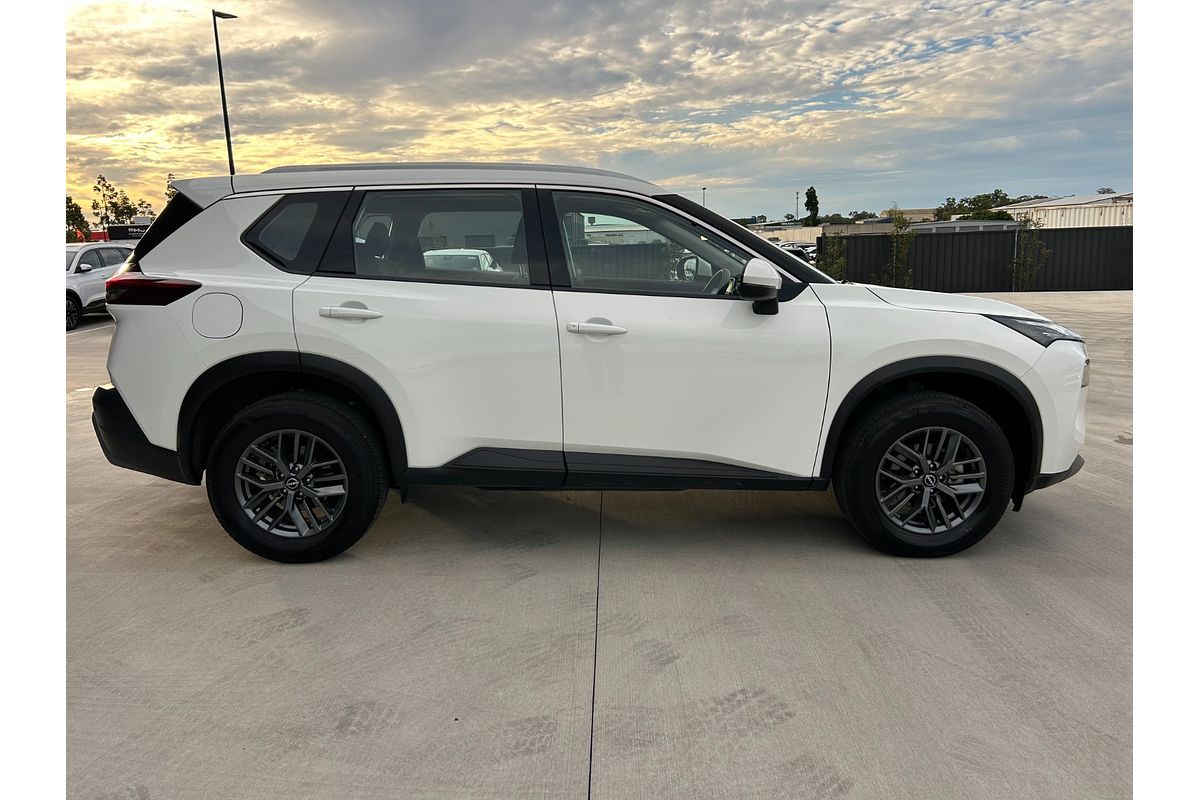 2024 Nissan X-TRAIL ST T33