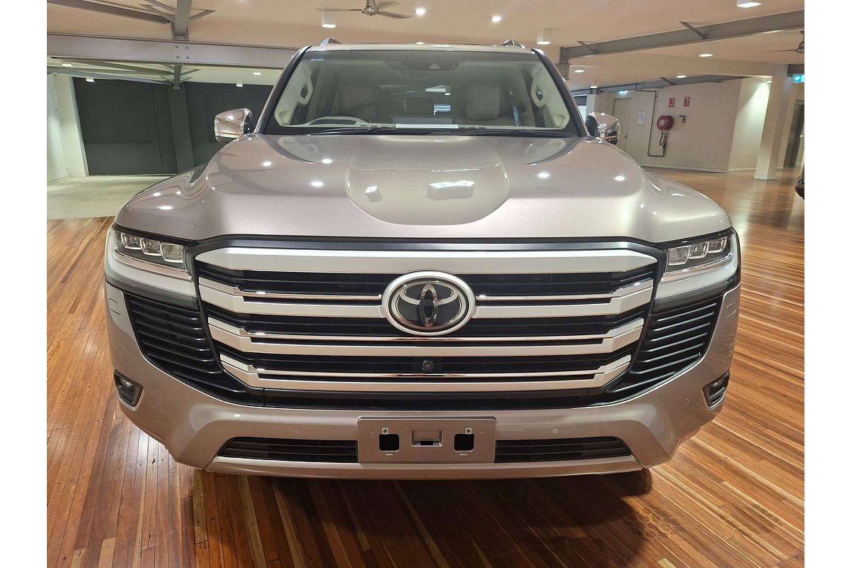 2022 Toyota Landcruiser Sahara FJA300R