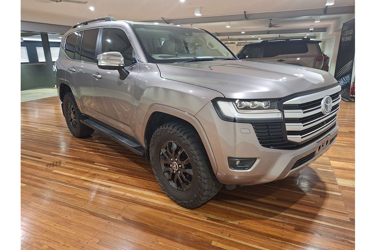 2022 Toyota Landcruiser Sahara FJA300R