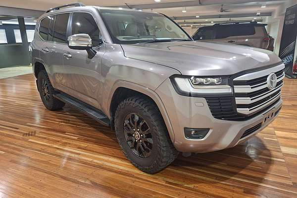 2022 Toyota Landcruiser Sahara FJA300R