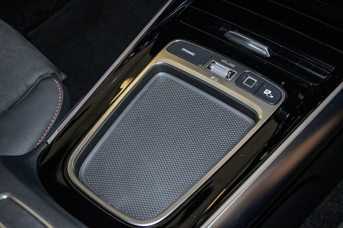 H247 805+055MY GLA250 WAG DUAL 8sp 2.0T/10kW