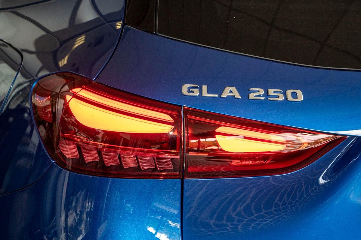 H247 805+055MY GLA250 WAG DUAL 8sp 2.0T/10kW