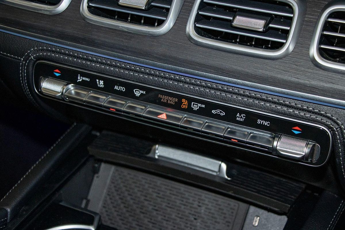 V167 805+055MY GLE300 d Editio n 7 WAG 9G 9sp