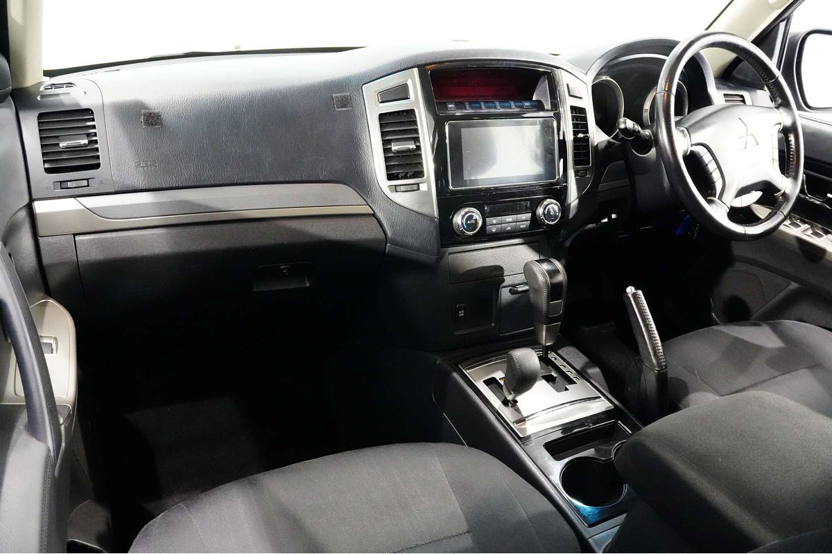 2018 Mitsubishi Pajero GLX NX