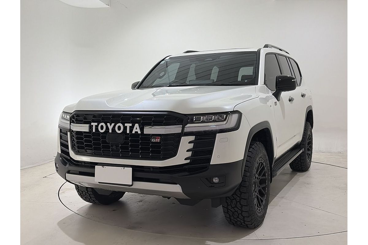 2025 Toyota Landcruiser GR Sport FJA300R