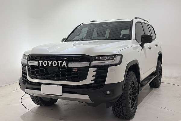 2025 Toyota Landcruiser GR Sport FJA300R
