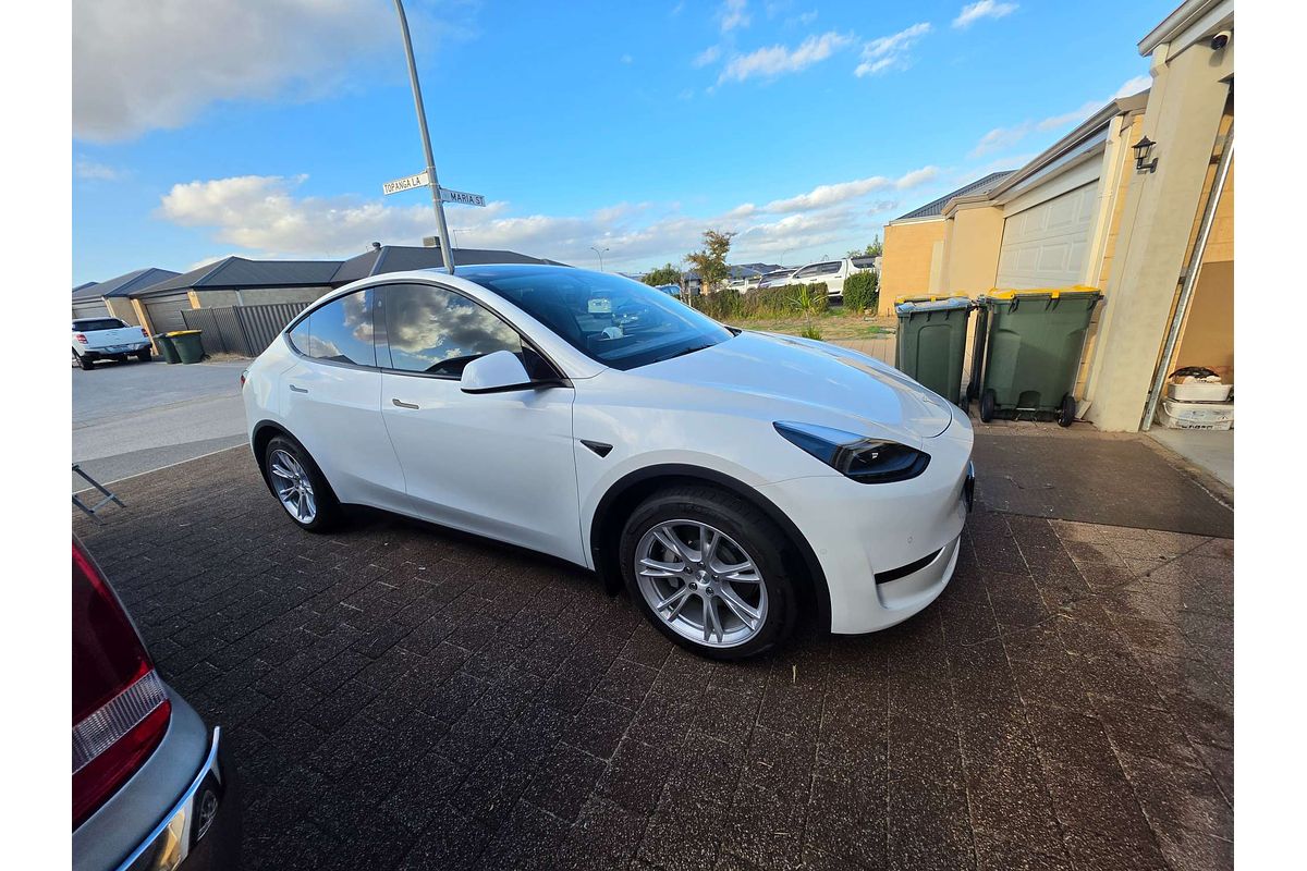 2023 Tesla Model Y Rear-Wheel Drive