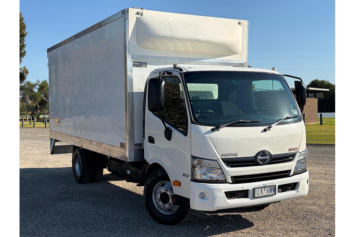 2017 Hino 300 Series 917