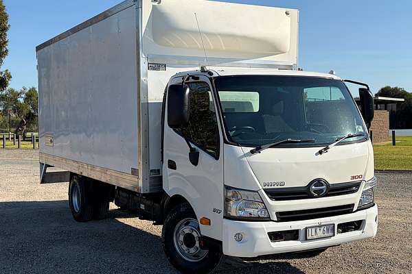 2017 Hino 300 Series 917