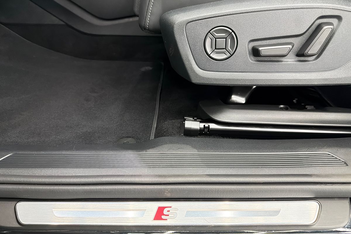 2024 Audi Q4 e-tron 55 F4