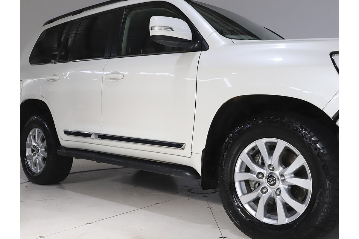 Landcruiser Wagon Sahara 4.5L T Diesel Automatic 5450790 003