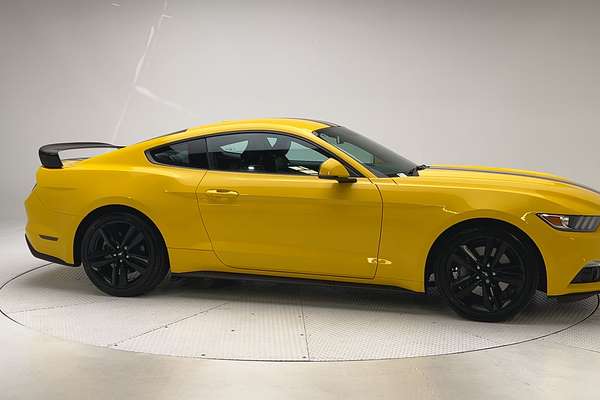 2016 Ford Mustang FM thumb-1