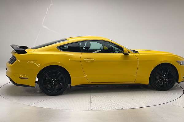 2016 Ford Mustang FM thumb-8