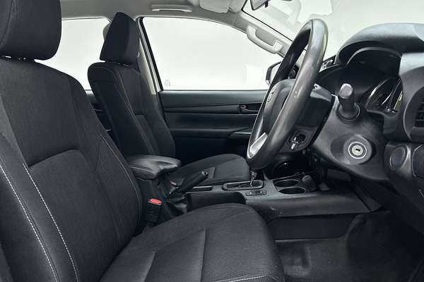 2022 Toyota Hilux SR GUN126R 4X4 thumb-11