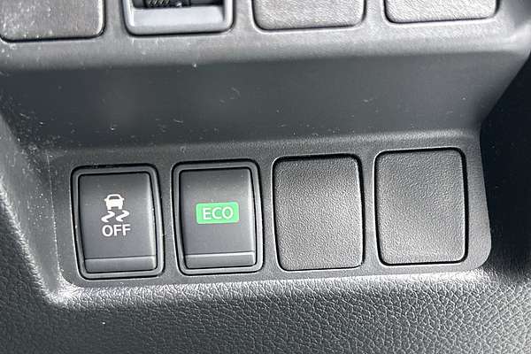 2016 Nissan QASHQAI ST J11 thumb-17