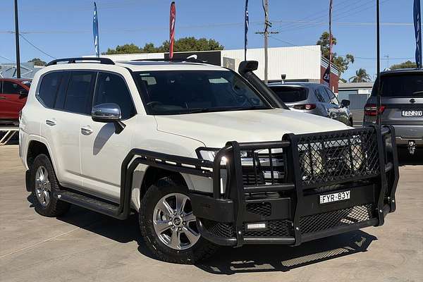 2023 Toyota Landcruiser Sahara FJA300R