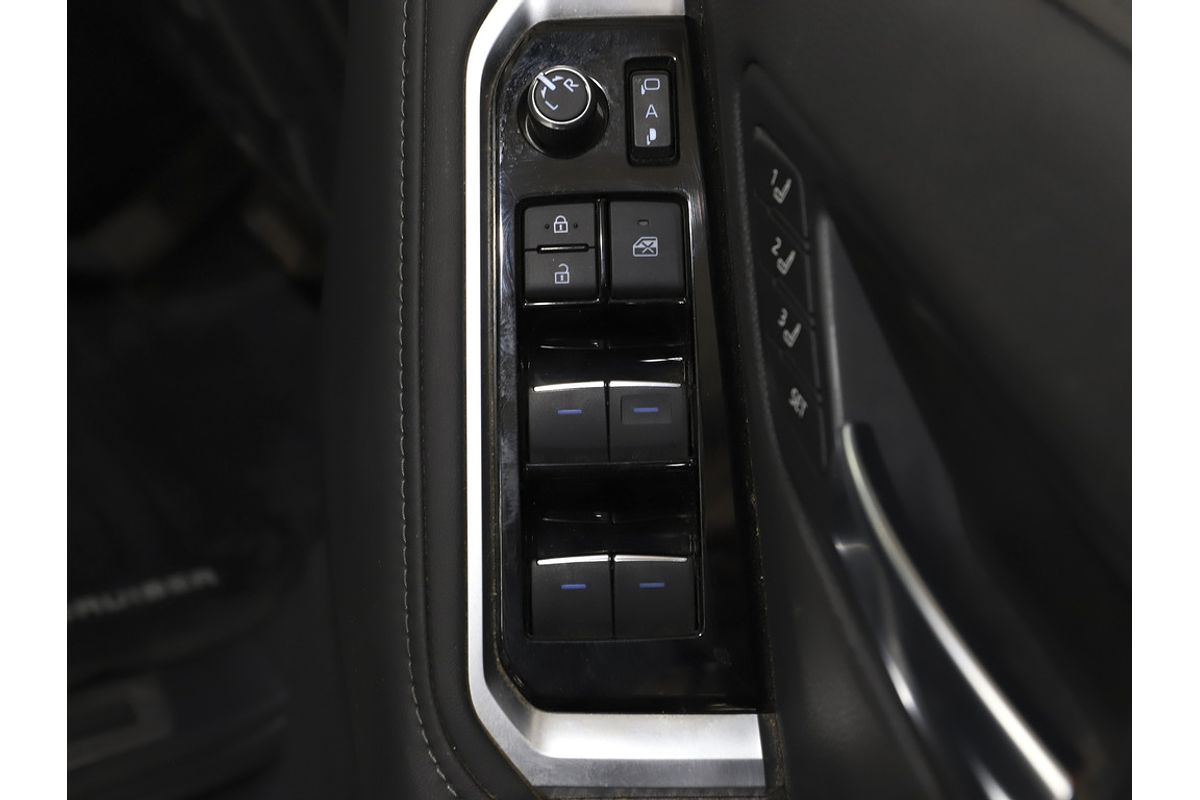 Landcruiser Wagon GR-S 3.3L Diesel Automatic 5E15740 001