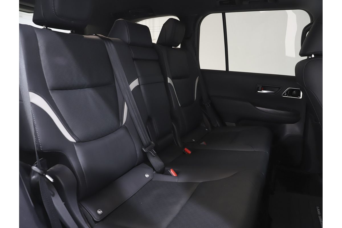 Landcruiser Wagon GR-S 3.3L Diesel Automatic 5E15740 001