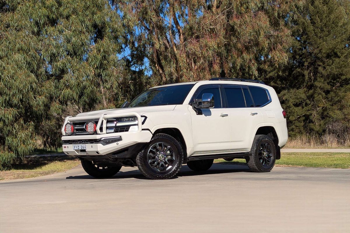 2021 Toyota Landcruiser Sahara FJA300R