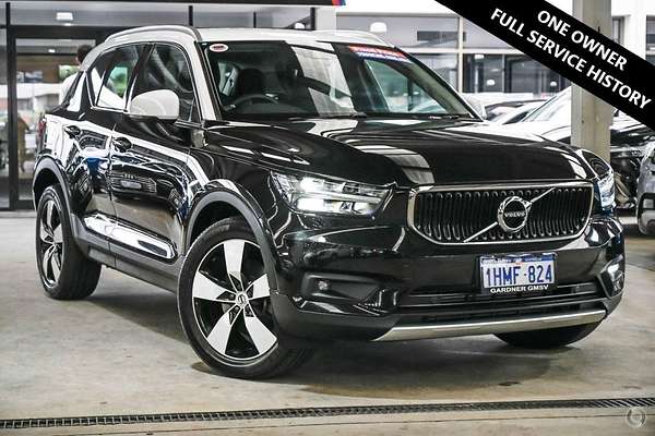 2022 Volvo XC40 T4 Momentum